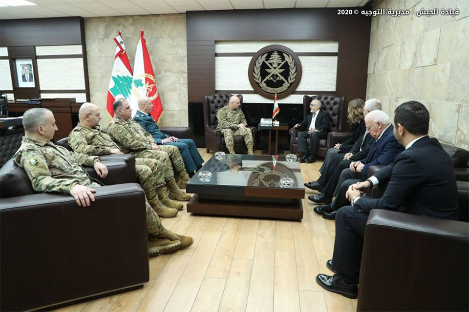 La délégation de l’ALCM reçue dans le bureau du général Joseph Aoun.